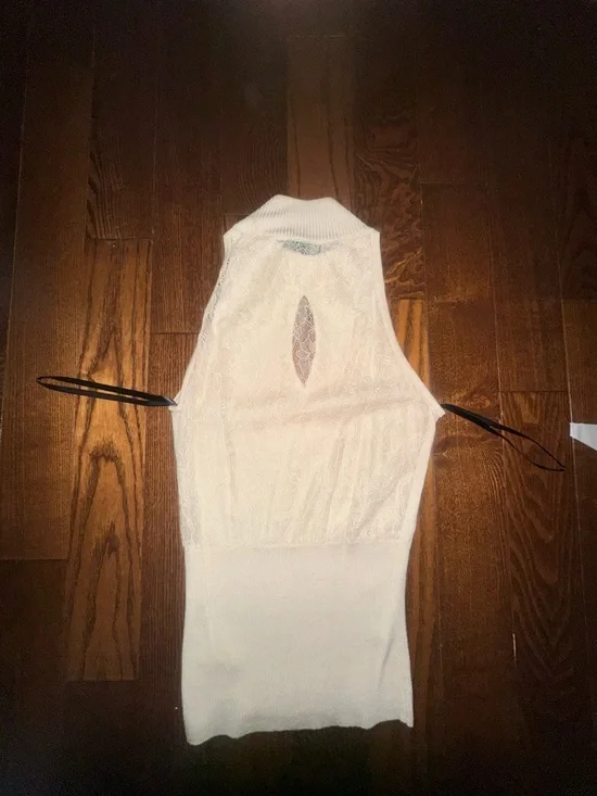 bebe Cream Sleeveless Keyhole Ribbed Tank - Picture 4 of 5